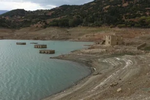 SOS από τη Λίμνη Μόρνου: Ορατός ο κίνδυνος λειψυδρίας στην Αττική – «Νερό μόνο έως το 2027»