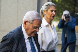 Μπομπ Μενέντεζ: Η σύζυγος του πρώην γερουσιαστή καταδικάστηκε σε 4,5 χρόνια φυλάκιση για συμμετοχή σε σκάνδαλο δωροδοκίας