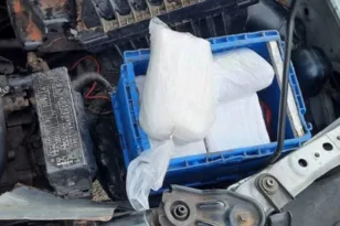 Πιάστηκε στη «φάκα» με κρυμμένα ναρκωτικά και κοκαΐνη στη μηχανή του ΙΧ του
