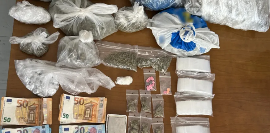 Σύλληψη 18χρονου με κάνναβη, κοκαΐνη και μετρητά!