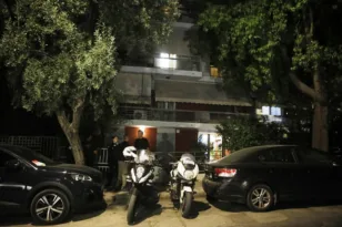 Με διαφορά ωρών κατέληξε το ζευγάρι σε διαμέρισμα στον Νέο Κόσμο, τι εξετάζει η ΕΛΑΣ