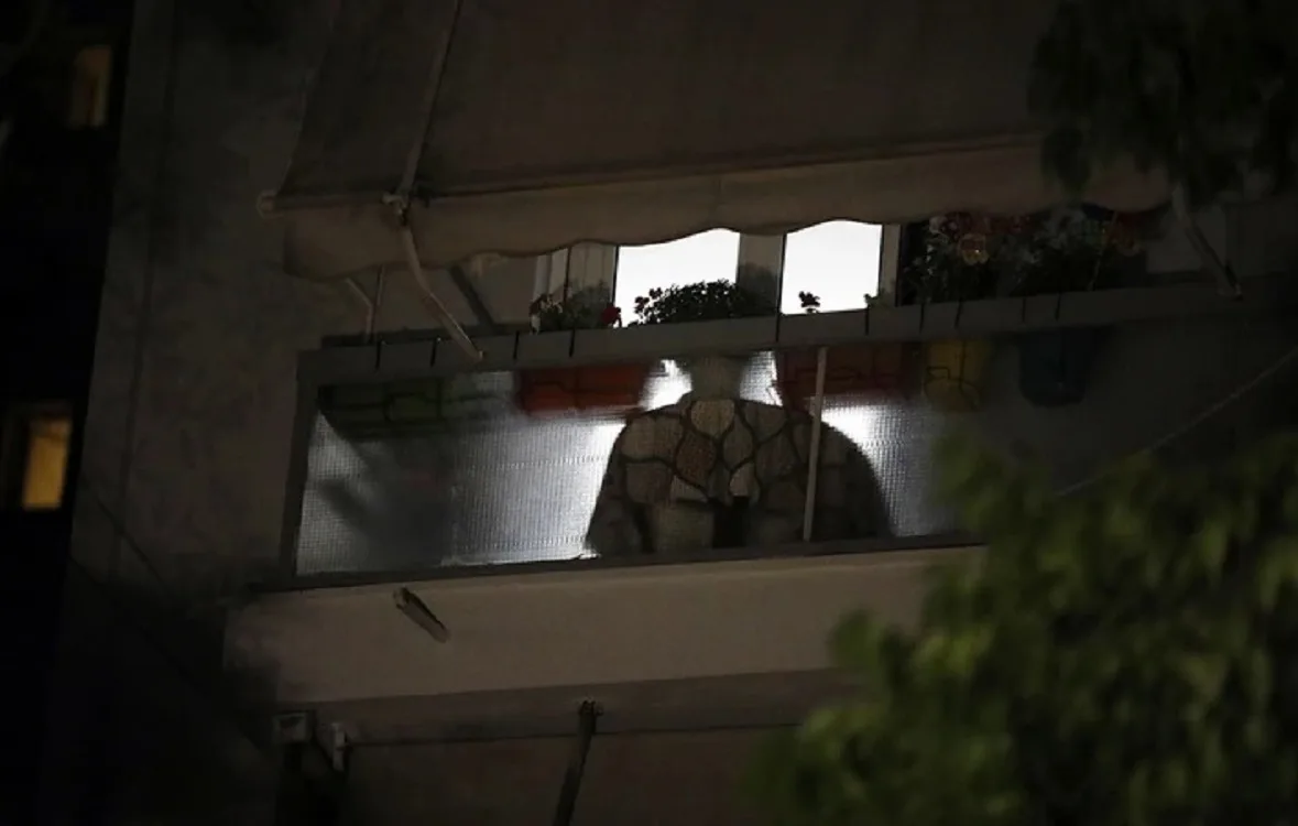 Νέος Κόσμος: Η καραμπίνα, οι κάλυκες και τα σενάρια για το νεκρό ζευγάρι