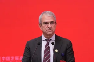 Σκάνδαλο στη Nestlé: Απομακρύνθηκε ο CEO Laurent Freixe για μυστική σχέση με υφιστάμενη