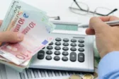 Διογκώνονται τα ληξιπρόθεσμα: Ζητείται νέα ρύθμιση έως 120 δόσεις για οφειλές σε Εφορία και ΕΦΚΑ