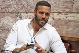 Ο Νίκος Παππάς από γνωστό εστιατόριο του Κολωνακίου βρέθηκε σε Αστυνομικό Τμήμα!