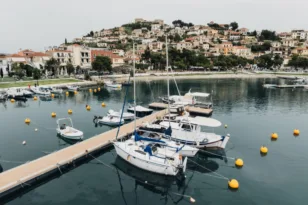 Παράλιο Αστρος: Το “νησί” της Αρκαδίας, τι πρέπει να δείτε