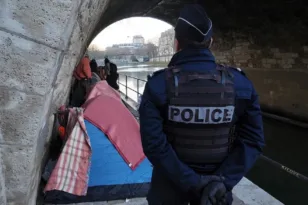 Παρίσι: Έρευνες μετά την τοποθέτηση κεφαλιών χοίρων σε τζαμιά