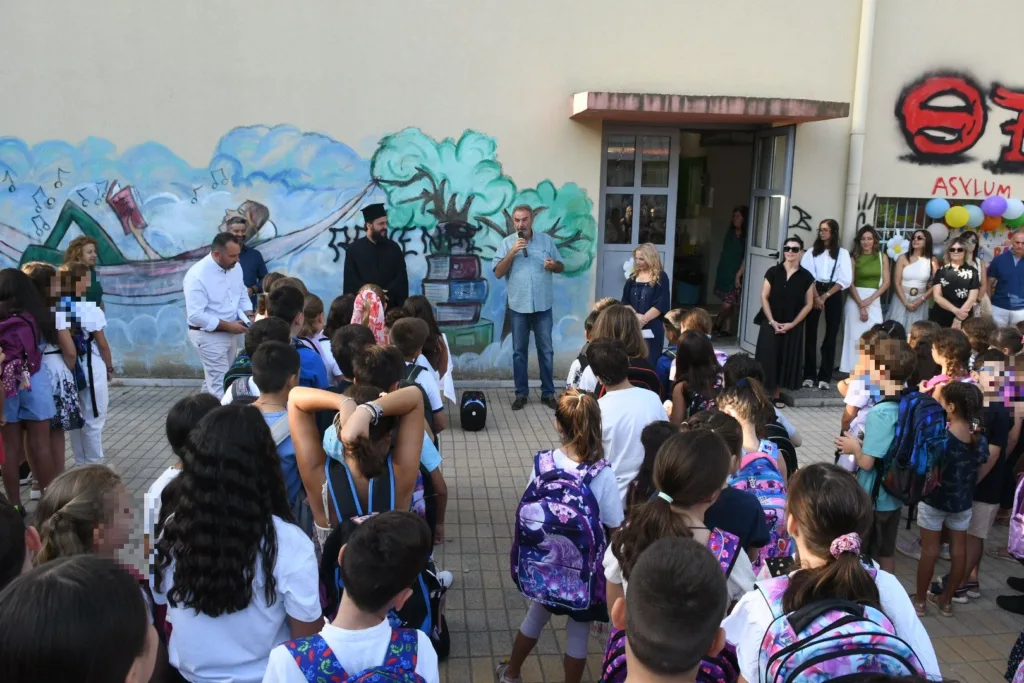Ευχές Πελετίδη για τη νέα σχολική χρονιά: «Με όπλο τη γνώση να σταθείτε όρθιοι»