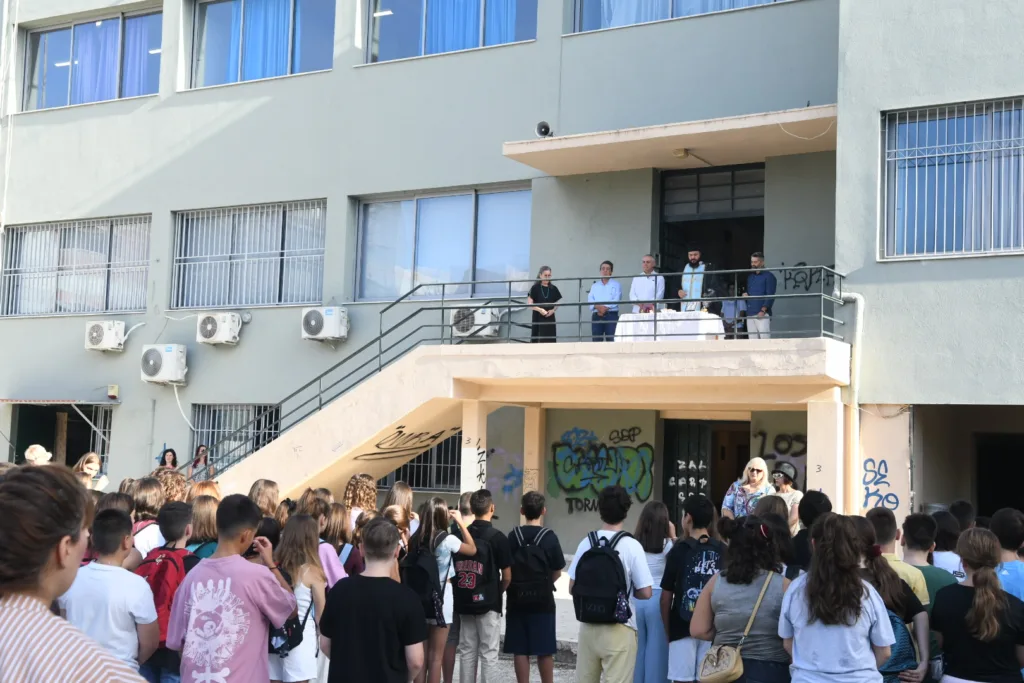 Ευχές Πελετίδη για τη νέα σχολική χρονιά: «Με όπλο τη γνώση να σταθείτε όρθιοι»