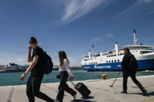 Εκπτώσεις σε ακτοπλοϊκά και αεροπορικά εισιτήρια για τους αναπληρωτές εκπαιδευτικούς το 2025-2026