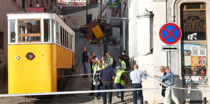 Πορτογαλία: Μια τραγωδία με 16 νεκρούς γεμάτη ερωτήματα - Παγίδα θανάτου το τελεφερίκ στη Λισαβόνα