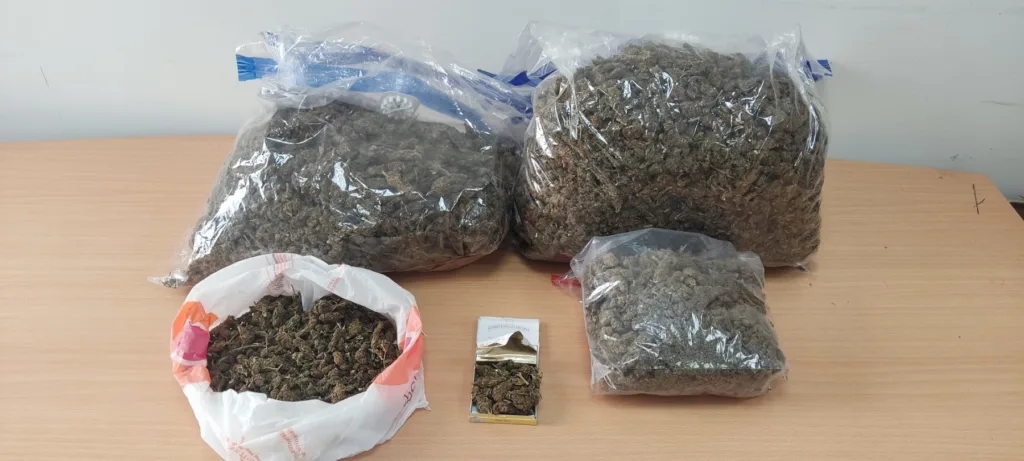 Στον Πύργο το ταξίδι… τελείωσε στη βαλίτσα με 6 κιλά κάνναβη ΦΩΤΟ