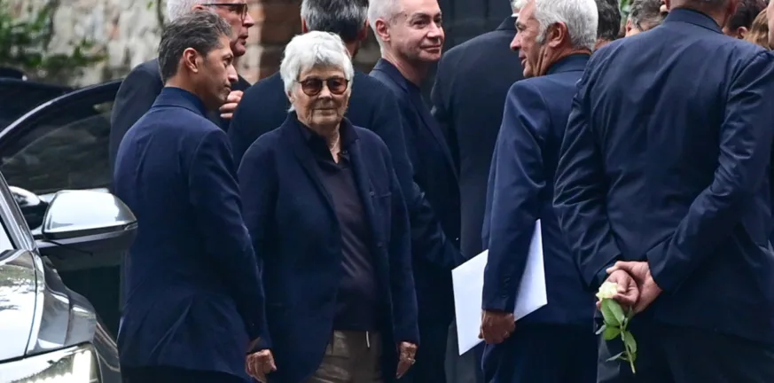 Βαρύ το κλίμα στο τελευταίο «αντίο» στον Giorgio Armani ΦΩΤΟ, ΒΙΝΤΕΟ Βαρύ το κλίμα στο τελευταίο «αντίο» στον Giorgio Armani ΦΩΤΟ, ΒΙΝΤΕΟ