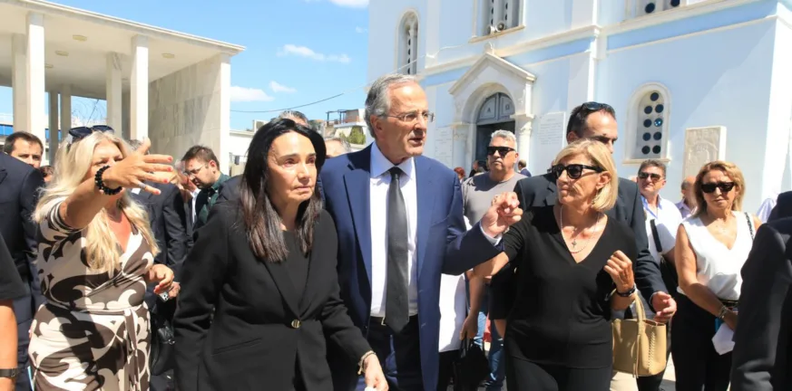 Βαρύς ο πόνος για την οικογένεια του Αντώνη Σαμαρά στο μνημόσυνο της Λένας... ΦΩΤΟΓΡΑΦΙΕΣ Βαρύς ο πόνος για την οικογένεια του Αντώνη Σαμαρά στο μνημόσυνο της Λένας... ΦΩΤΟΓΡΑΦΙΕΣ
