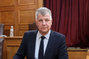 Πρώην πρόεδρος του ΟΠΕΚΕΠΕ στην εξεταστική: Κακώς διαπομπεύτηκε η 73χρονη με τα €800.000