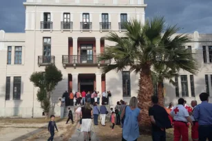 Πάτρα: Πρώτες αναδοχές πανελλαδικά από το Σκαγιοπούλειο Ίδρυμα – Ζεστή αγκαλιά για δύο παιδιά