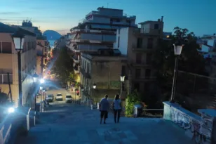 Πάτρα: Δεν ανάβουν τα φώτα στις ιστορικές σκάλες της Γεροκωστοπούλου και της Πατρέως