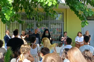 Πάτρα: Τα μέλη του σπιράλ στους αγιάσματος των σχολείων