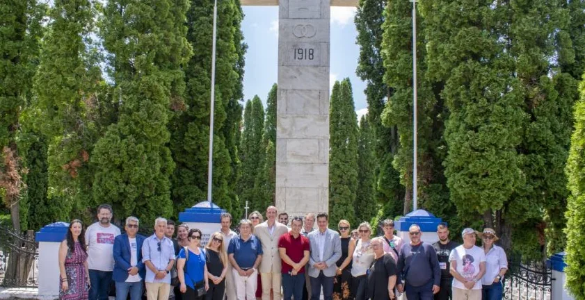 Ο Πέτρος Ψωμάς και αντιπροσωπεία του σπιράλ στο Πίροτ της Σερβίας