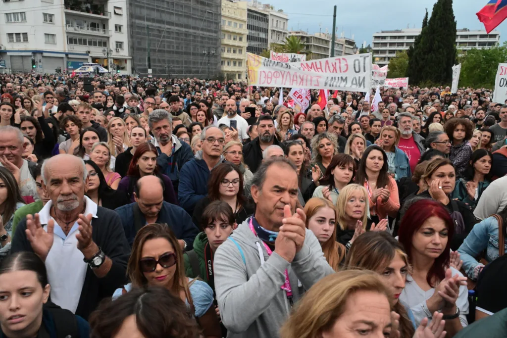 Στήριξη στον Πάνο Ρούτσι: Συγκέντρωση στο Σύνταγμα για τον απεργό πείνας ΦΩΤΟ