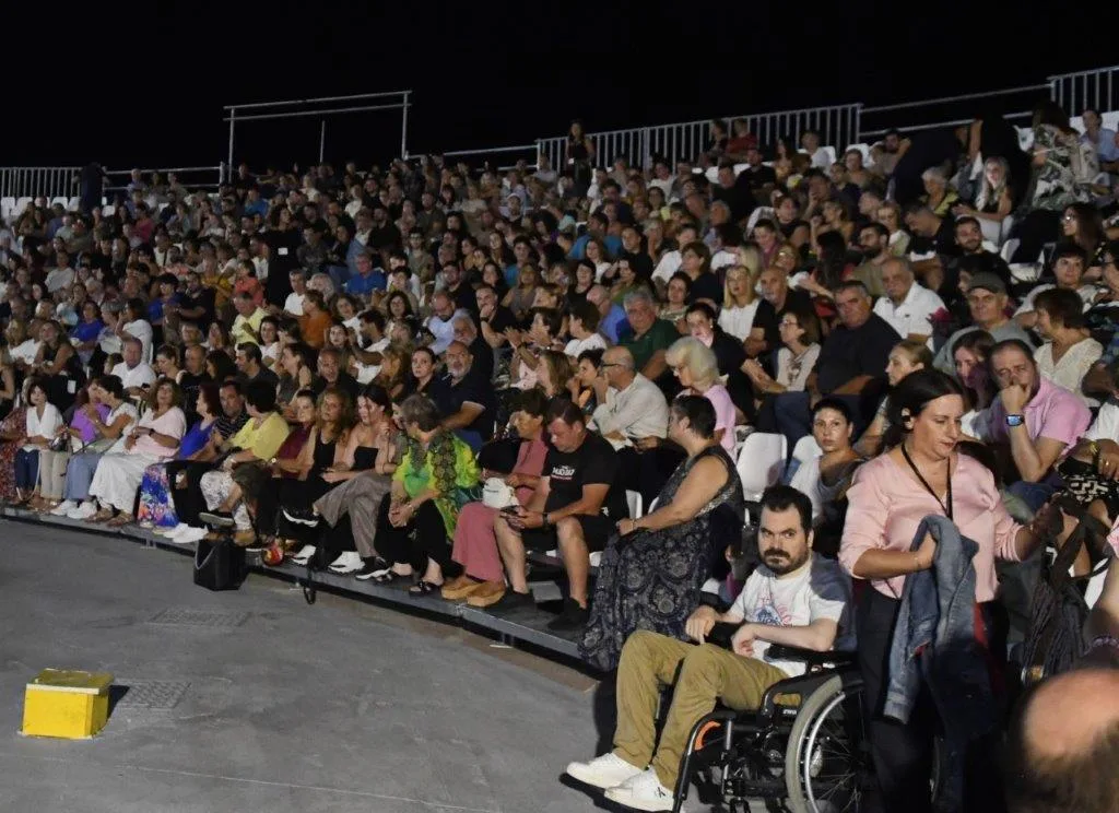 Γέλιο χωρίς όρια: Κρόμπας και Ελευθερίου «υπέγραψαν» το δικό τους Σύμφωνο Επιβίωσης στην Πάτρα ΦΩΤΟ