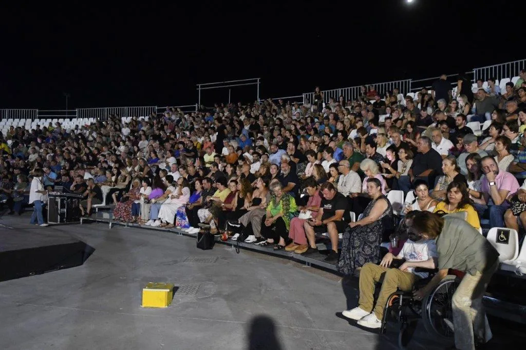 Γέλιο χωρίς όρια: Κρόμπας και Ελευθερίου «υπέγραψαν» το δικό τους Σύμφωνο Επιβίωσης στην Πάτρα ΦΩΤΟ