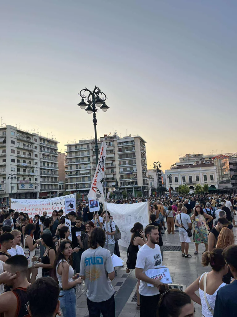 Συγκεντρώσεις σε όλη την Ελλάδα και μήνυμα δικαιοσύνης για τα Τέμπη, τι συνέβη στην Πάτρα ΦΩΤΟ