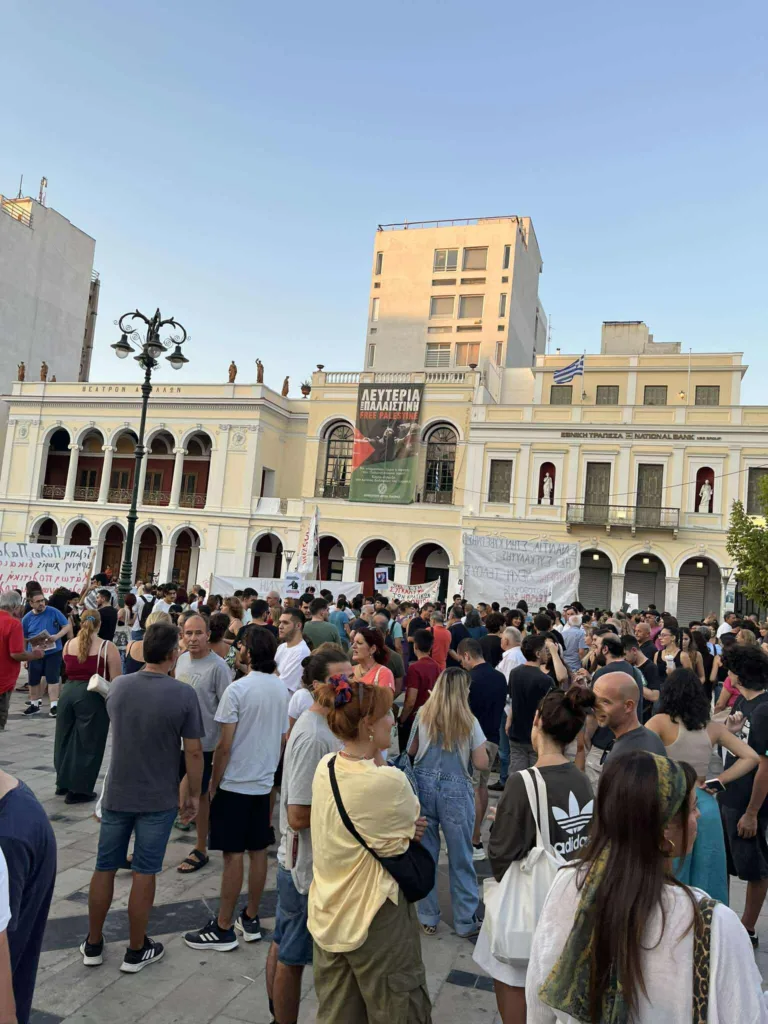 Συγκεντρώσεις σε όλη την Ελλάδα και μήνυμα δικαιοσύνης για τα Τέμπη, τι συνέβη στην Πάτρα ΦΩΤΟ