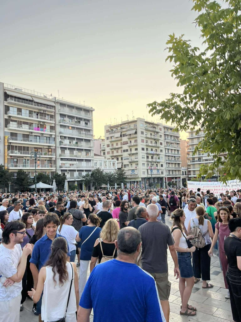 Συγκεντρώσεις σε όλη την Ελλάδα και μήνυμα δικαιοσύνης για τα Τέμπη, τι συνέβη στην Πάτρα ΦΩΤΟ