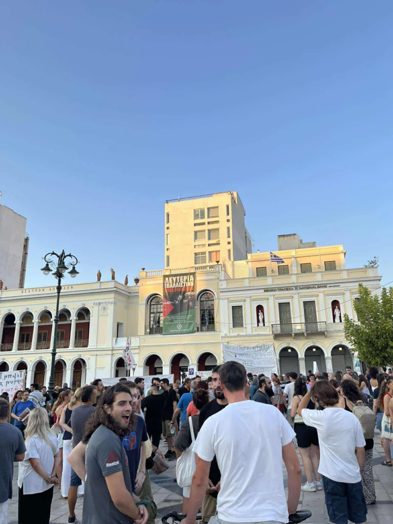 Συγκεντρώσεις σε όλη την Ελλάδα και μήνυμα δικαιοσύνης για τα Τέμπη, τι συνέβη στην Πάτρα ΦΩΤΟ
