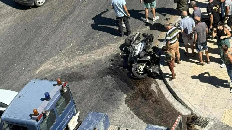 Πάτρα: Νεκρός ο 27χρονος μοτοσικλετιστής από το τροχαίο στην οδό Αμερικής – Εγκατέλειψε το σημείο ο οδηγός ΙΧ Πάτρα: Νεκρός ο 27χρονος μοτοσικλετιστής από το τροχαίο στην οδό Αμερικής – Εγκατέλειψε το σημείο ο οδηγός ΙΧ