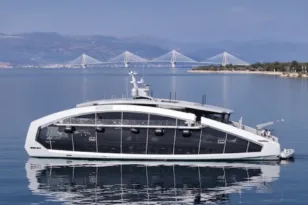 Το φουτουριστικό MegaYacht «This Is It» μαγνήτισε τα βλέμματα στην Πάτρα ΦΩΤΟ-ΒΙΝΤΕΟ
