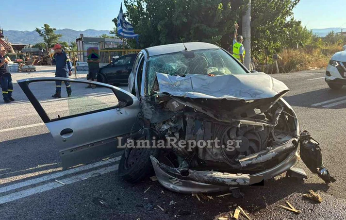 Ενας νεκρός σε σύγκρουση ΙΧ με νταλίκα στο Λιανοκλάδι ΦΩΤΟ