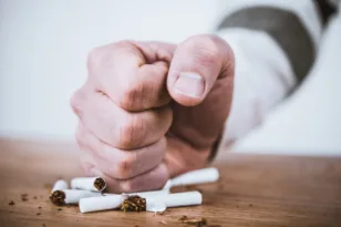 Ερευνητές για τους κινδύνους που κρύβουν τα φίλτρα τσιγάρων για υγεία και περιβάλλον