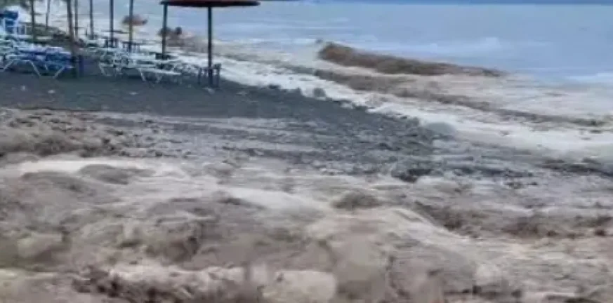 Μετά τις φωτιές οι πλημμύρες! Σε Μαριδάκι, Τσούτσουρα και Βιάννο, δρόμοι μετατράπηκαν σε ποτάμια ΒΙΝΤΕΟ