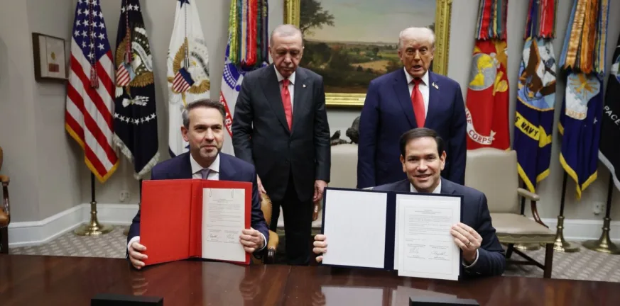Υπέγραψαν συμφωνία Τουρκία και ΗΠΑ για συνεργασία στην πυρηνική τεχνολογία