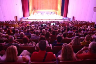 Διεθνές Φεστιβάλ Πάτρας: Ο «Βαφτιστικός» του Σακελλαρίδη μάγεψε το κοινό στο Συνεδριακό Κέντρο του Πανεπιστημίου