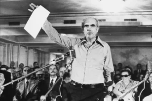 51 χρόνια ΠΑΣΟΚ: Από την ιδρυτική διακήρυξη στο σήμερα και το αύριο