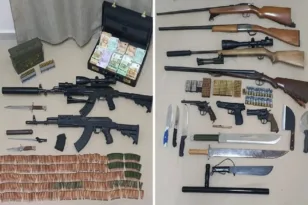 Σίφνος - Σαφάρι όπλων: Συνελήφθη 48χρονος με Kalashnikov, σιγαστήρες, ξιφολόγχες και 252.480€ BINTEO