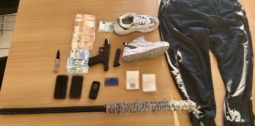 Το καρτέρι του τρόμου, Με πιστόλι και μαχαίρι τον κρατούσαν έξι ώρες για να του πάρουν τα χρήματα Το καρτέρι του τρόμου, Με πιστόλι και μαχαίρι τον κρατούσαν έξι ώρες για να του πάρουν τα χρήματα