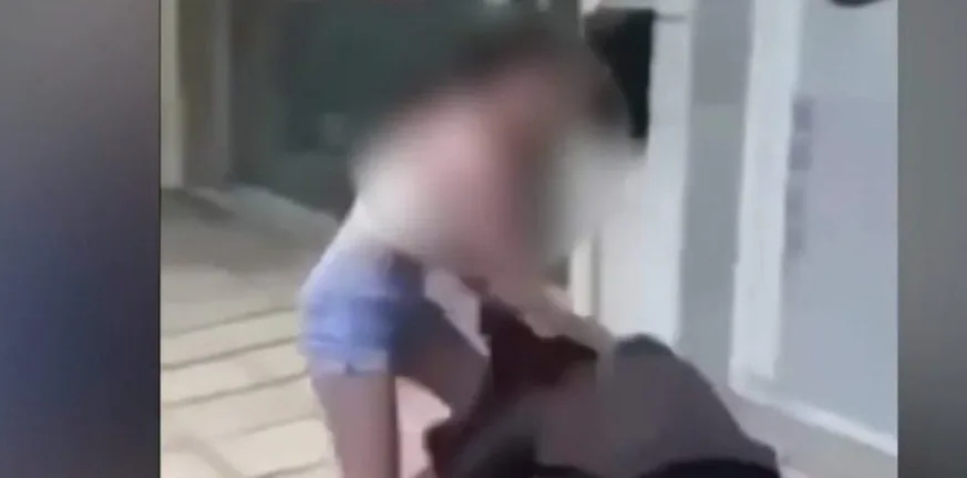 Υπόθεση bullying στην Πάτρα: «Γονάτισε ή σε μαχαιρώνουμε», στην «Π» μητέρα θύματος