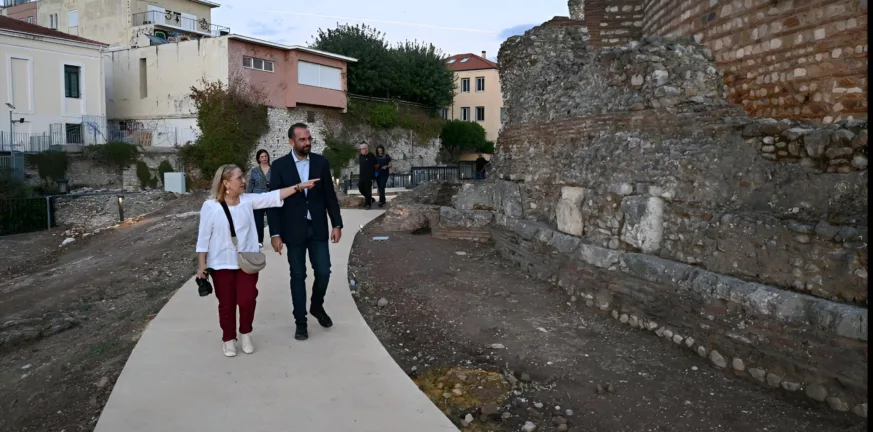 Επίσκεψη Φαρμάκη στο Ρωμαϊκό Ωδείο -1,4 εκ. ευρώ από την Περιφέρεια