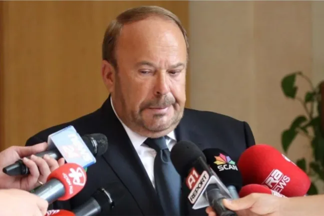 Πέθανε στα 73 του χρόνια ο Φάτος Νάνο Πέθανε στα 73 του χρόνια ο Φάτος Νάνο