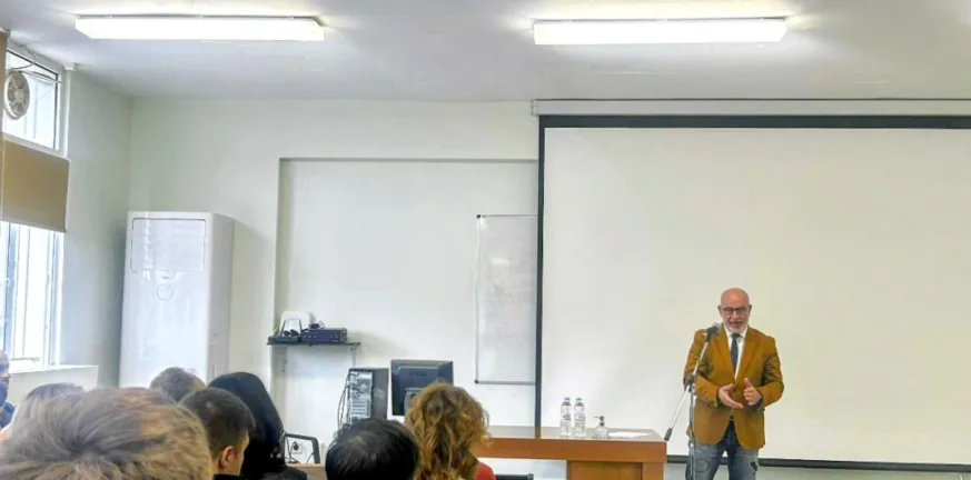 Στην υποδοχή πρωτοετών του Τμήματος Διοίκησης Τουρισμού ο αντιπεριφερειάρχης Πάνος Σακελλαρόπουλος Στην υποδοχή πρωτοετών του Τμήματος Διοίκησης Τουρισμού ο αντιπεριφερειάρχης Πάνος Σακελλαρόπουλος