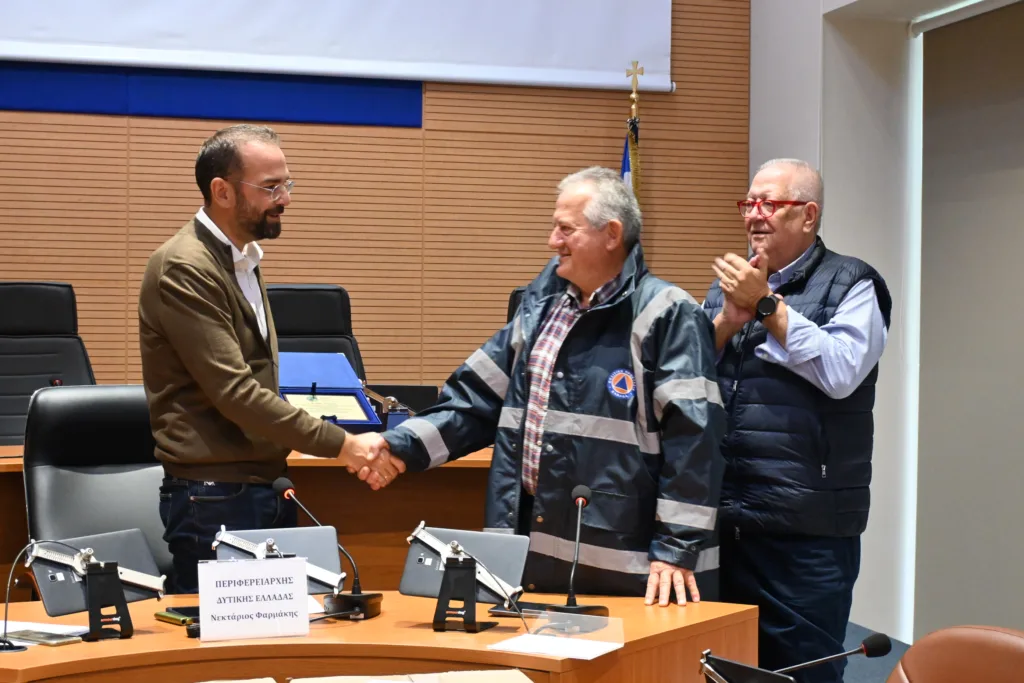 Προσφορά 130 στολών πυρόσβεσης στις εθελοντικές οργανώσεις της Δυτικής Ελλάδας