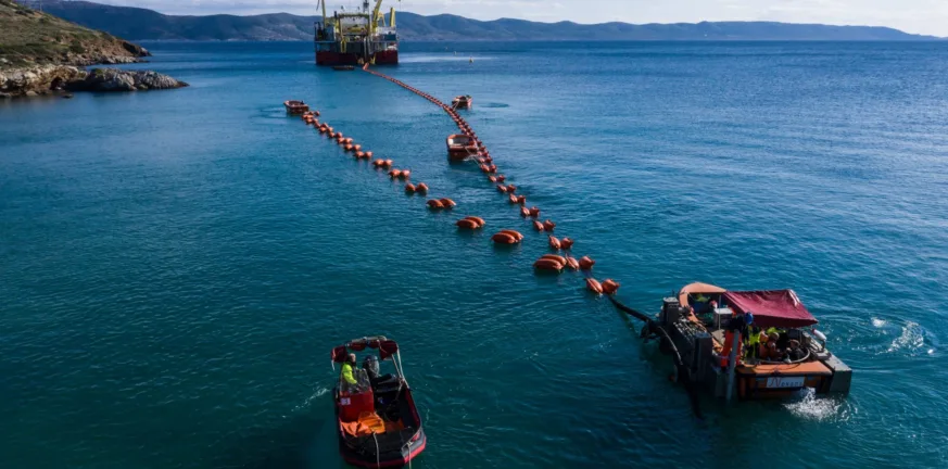 Επικίνδυνη «εσωτερική» εμπλοκή στο έργο της ηλεκτρικής διασύνδεσης Ελλάδας – Κύπρου