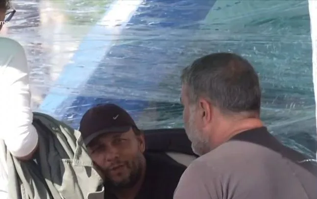 Ο Βασίλης Μπισμπίκης στο πλευρό του Πάνου Ρούτσι στο Σύνταγμα