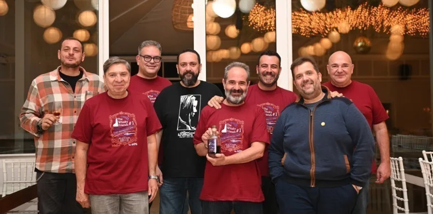 Πατρινό το πρώτο ελληνικό ουίσκι - Οι «Whisky Friends» εμφιάλωσαν τα πρώτα μπουκάλια Πατρινό το πρώτο ελληνικό ουίσκι - Οι «Whisky Friends» εμφιάλωσαν τα πρώτα μπουκάλια