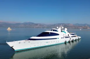 Έρχεται η υπερσύγχρονη θαλαμηγός του Εμίρη του Άμπου Ντάμπι - «Δένει» στην Πάτρα από τα Εμιράτα