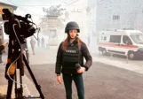 Η πολεμική ανταποκρίτρια της ΕΡΤ Αδαμαντία Λιόλιου στην «Π»: «Να γυρίζουμε ζωντανοί στα σπίτια μας...»